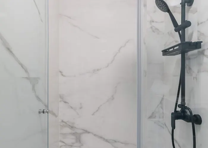 Holt - Out Of The Woods بوخارست