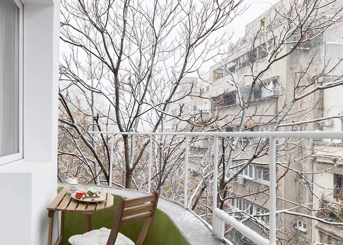 Holt - Out Of The Woods *