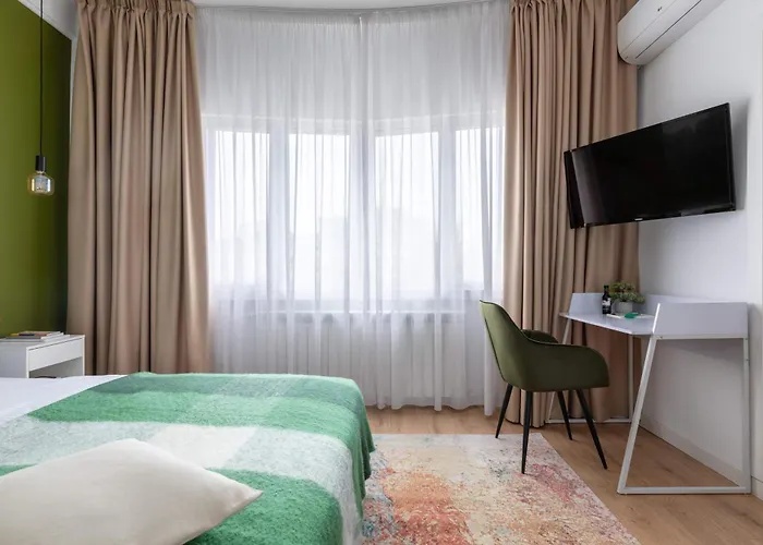 Holt - Out Of The Woods *