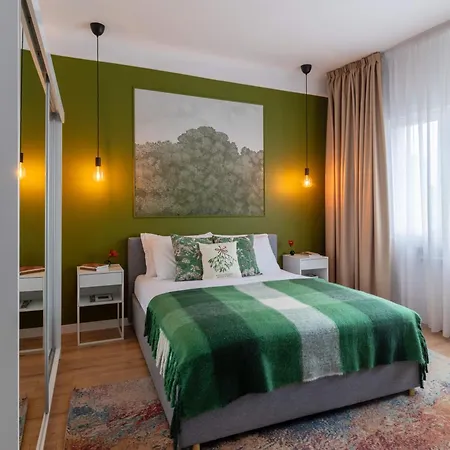 Apartment Holt - Out Of The Woods Bukarest
