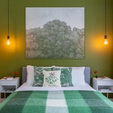 Holt - Out Of The Woods Apartment