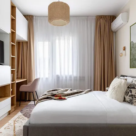 Holt - Out Of The Woods * Bucarest