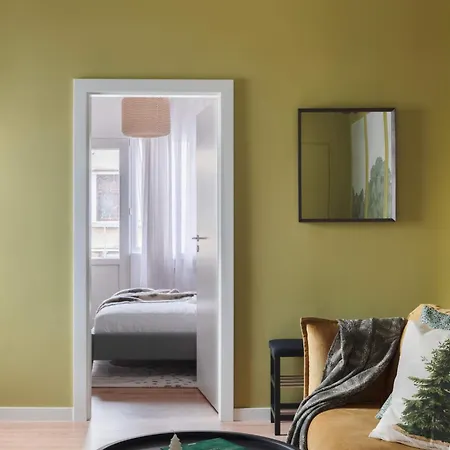 Apartment Holt - Out Of The Woods