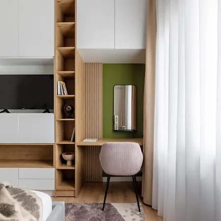 Holt - Out Of The Woods *