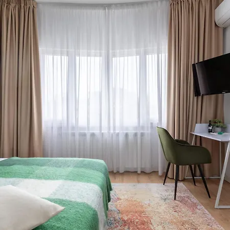 Holt - Out Of The Woods *