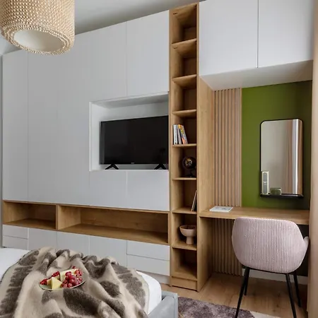 Holt - Out Of The Woods *