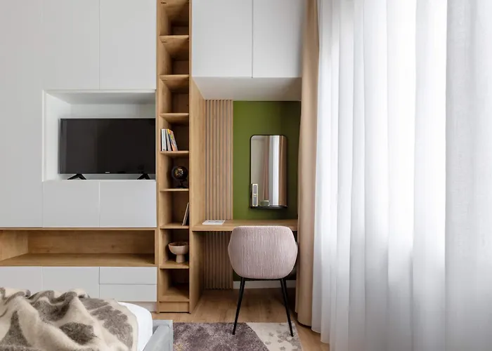 Holt - Out Of The Woods *