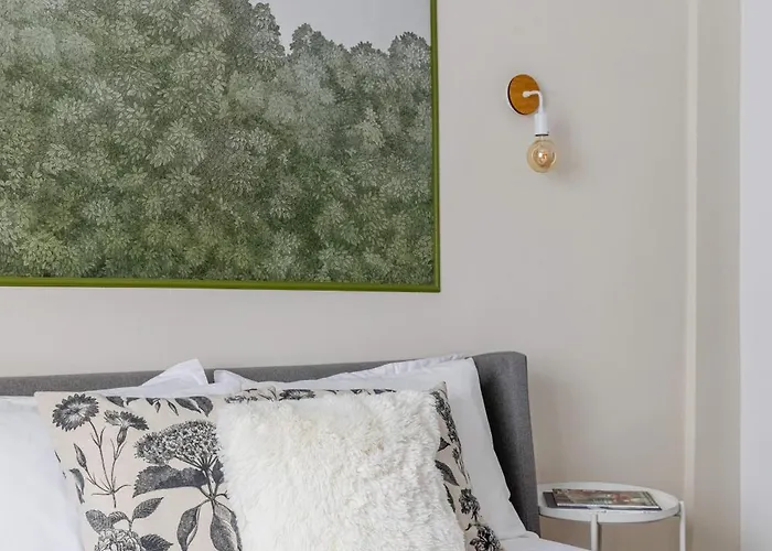 Holt - Out Of The Woods *