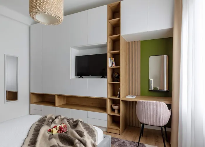 Holt - Out Of The Woods *