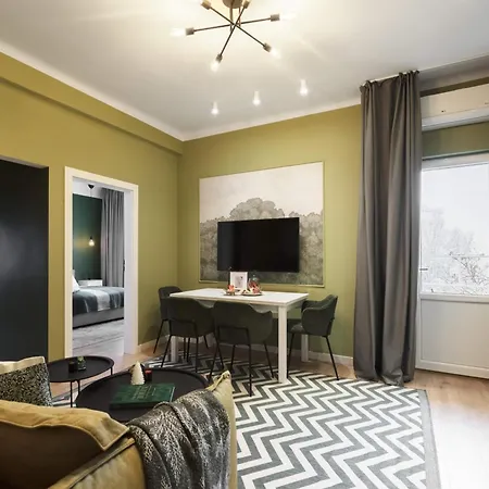 Apartman Holt - Out Of The Woods *