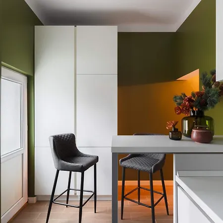 Holt - Out Of The Woods *