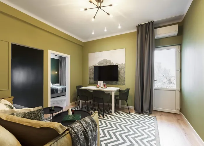 Apartman Holt - Out Of The Woods *