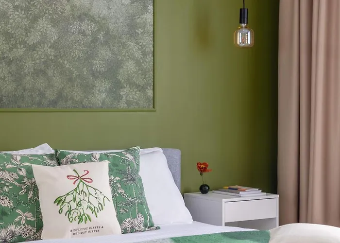 Holt - Out Of The Woods